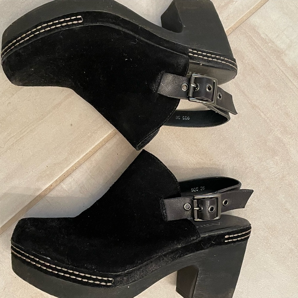 Antelope clogs